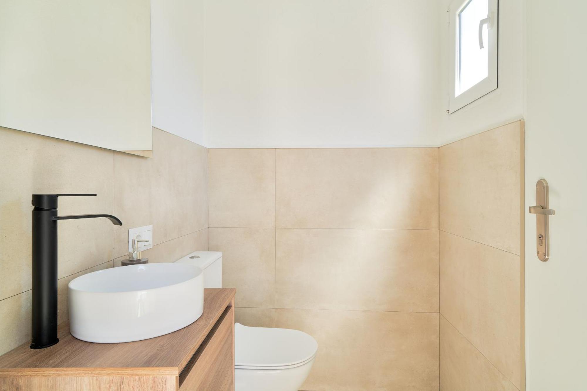 Sun-kissed Getaway Apartament